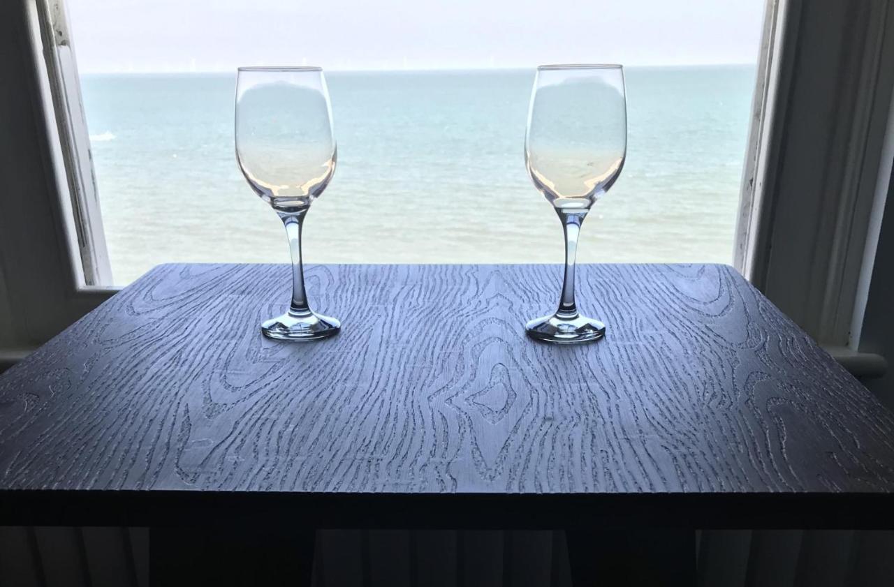 Beautiful Beachfront Retreat With A Stunning Sea View For The Ultimate Escape Away From The Busy World Below 荷尼湾 外观 照片