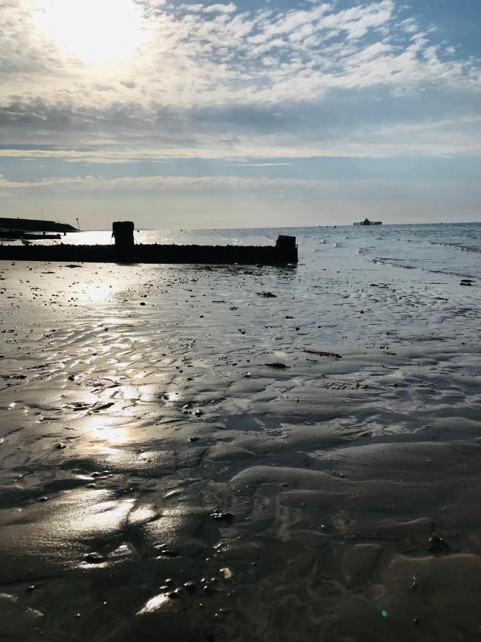 Beautiful Beachfront Retreat With A Stunning Sea View For The Ultimate Escape Away From The Busy World Below 荷尼湾 外观 照片