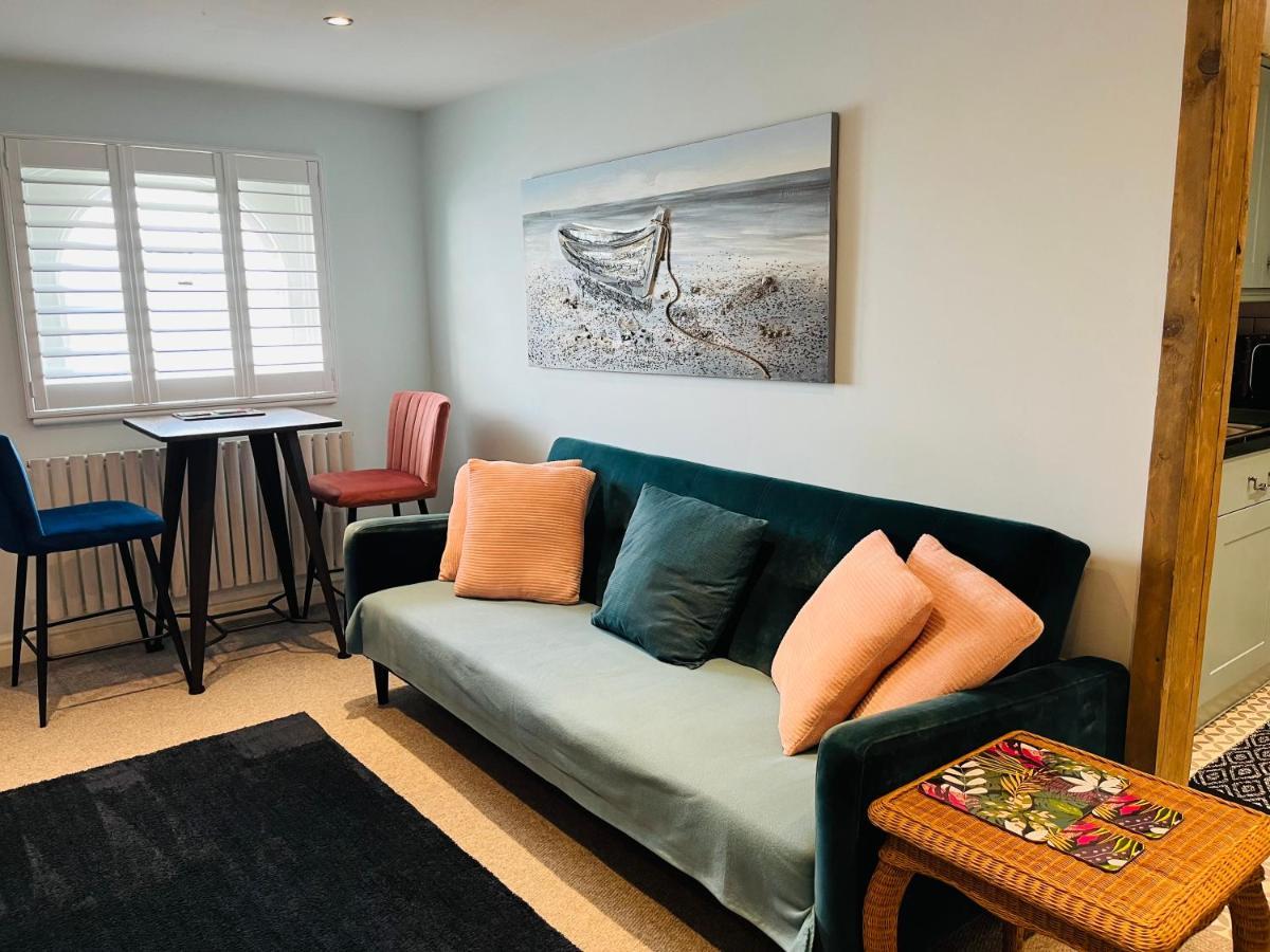 Beautiful Beachfront Retreat With A Stunning Sea View For The Ultimate Escape Away From The Busy World Below 荷尼湾 外观 照片