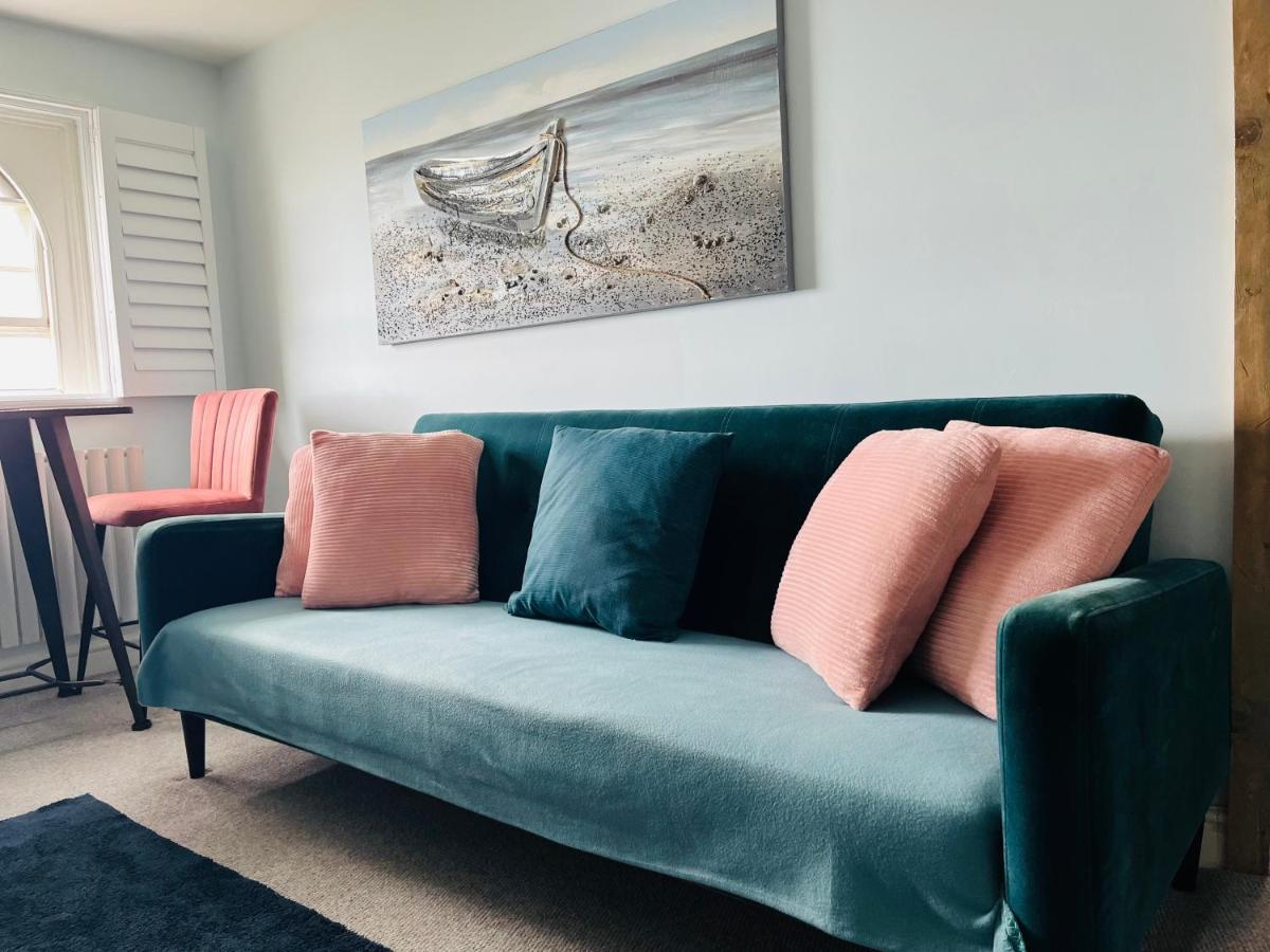 Beautiful Beachfront Retreat With A Stunning Sea View For The Ultimate Escape Away From The Busy World Below 荷尼湾 外观 照片