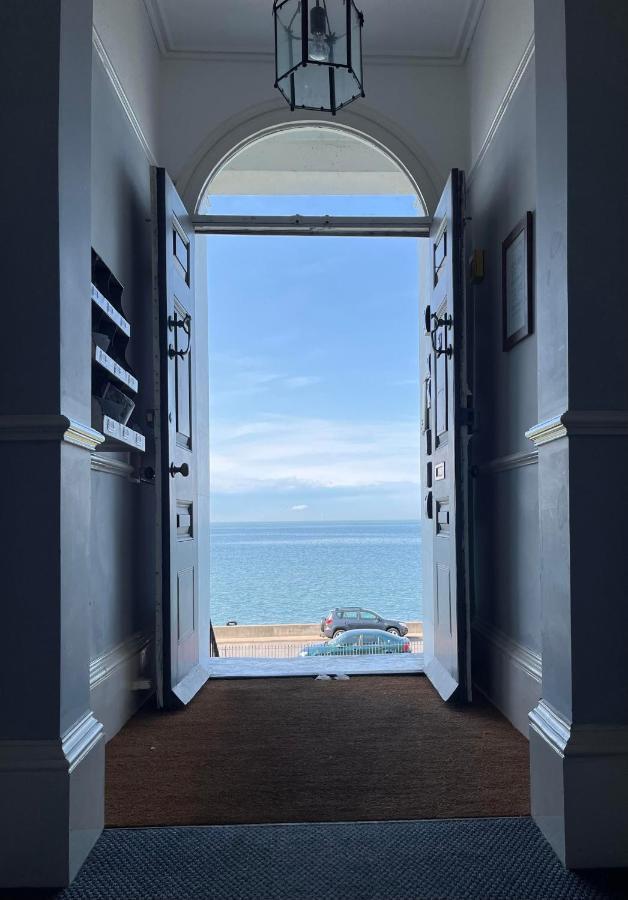 Beautiful Beachfront Retreat With A Stunning Sea View For The Ultimate Escape Away From The Busy World Below 荷尼湾 外观 照片